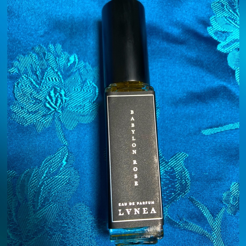 Lvnea Babylon Rose 8 ml Limited Release